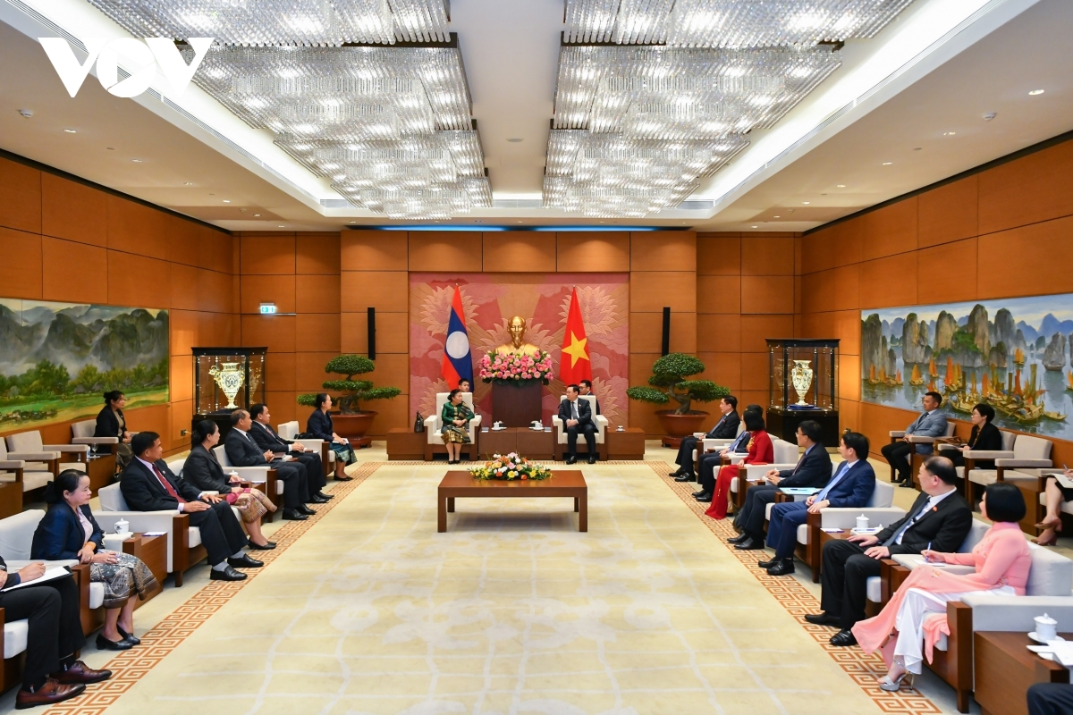 NA Chairman pushes for stronger ties between Vietnam and Laos